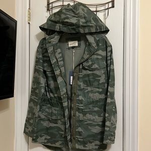Universal thread, small camo green jacket